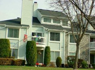 28 Farnham Sq, Parlin, NJ 08859