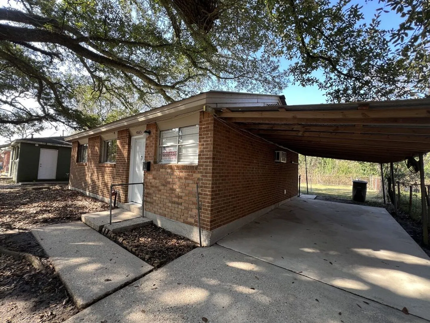Cozy Brick Home with Covered Parking Denova St. — Photo 2