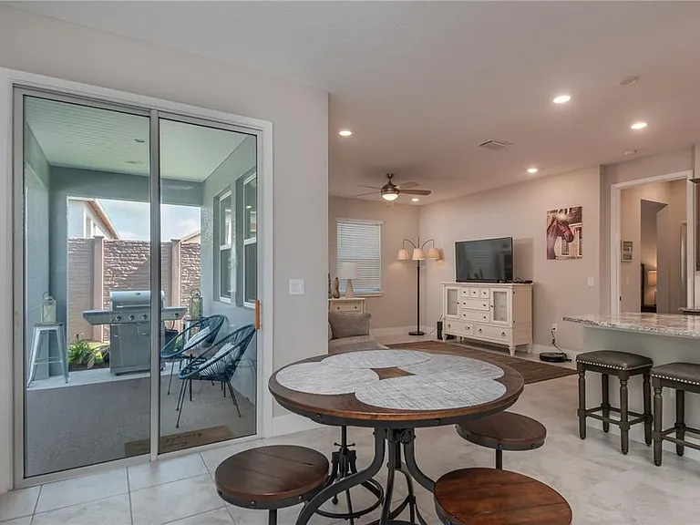 5333 NW 33rd Pl — Photo 14