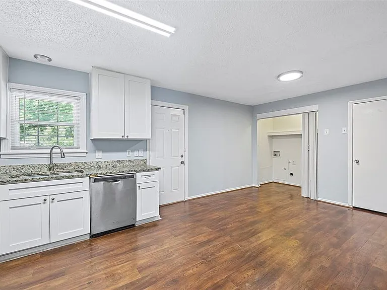 325 Paddy St — Photo 6