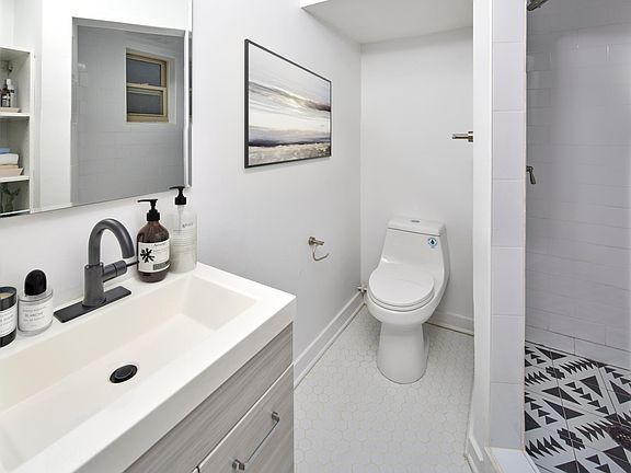5th image of 608 Edgewood Ave NE #3