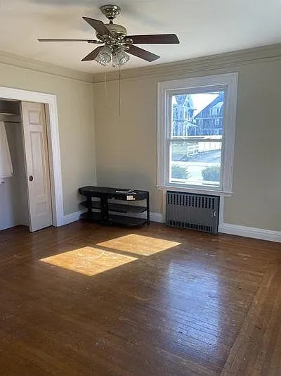 215 West Elm St - 2 — Photo 1