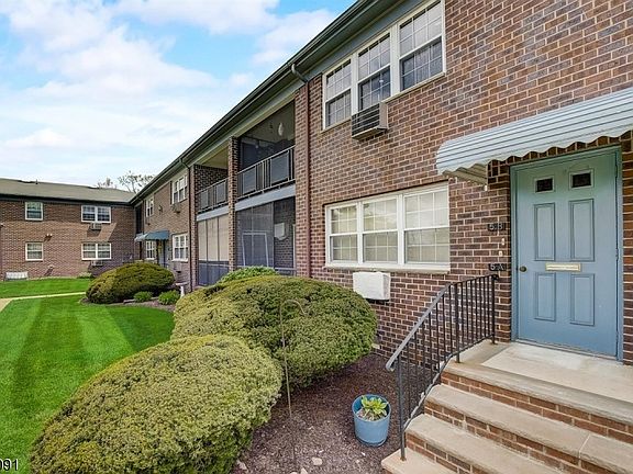 2nd image of 580 Bloomfield Ave APT 5A