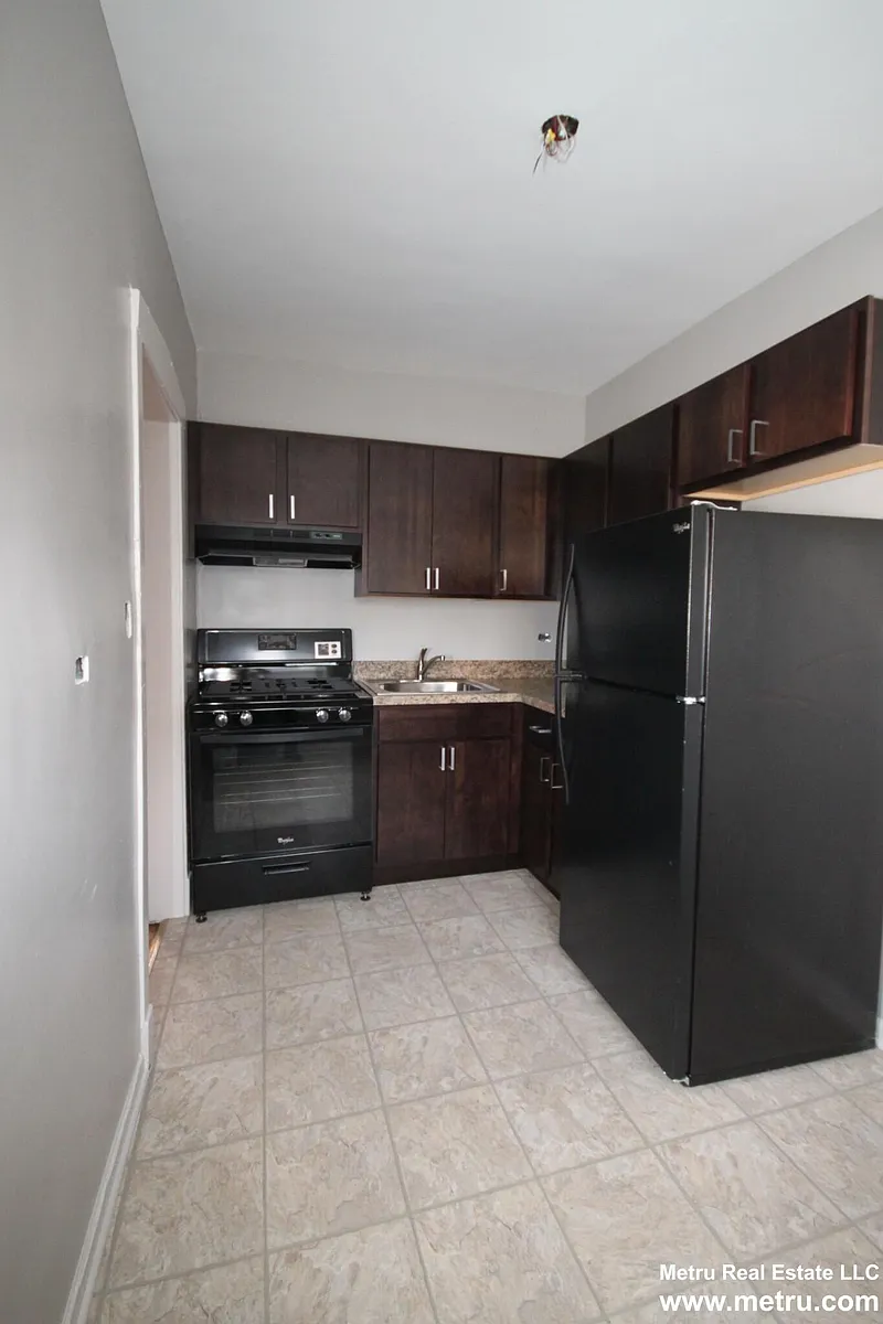 Building Photo - 1352.5 W Argyle St #2E