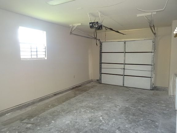 4th image of 205 Briarwood Dr