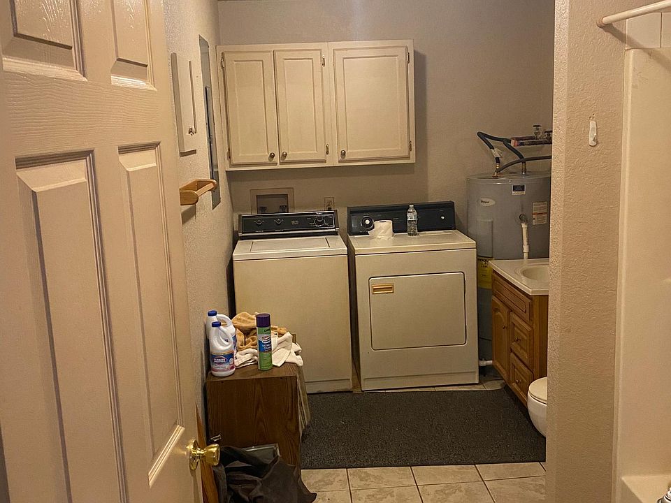 Bath/laundry