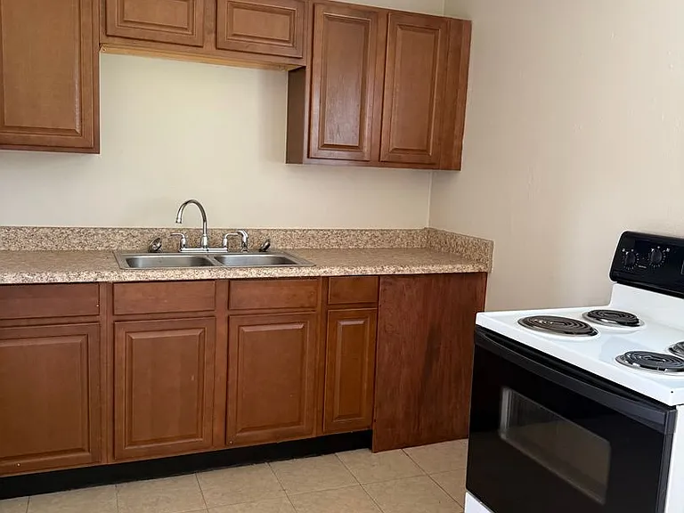 122 Laurel Oak St — Photo 3