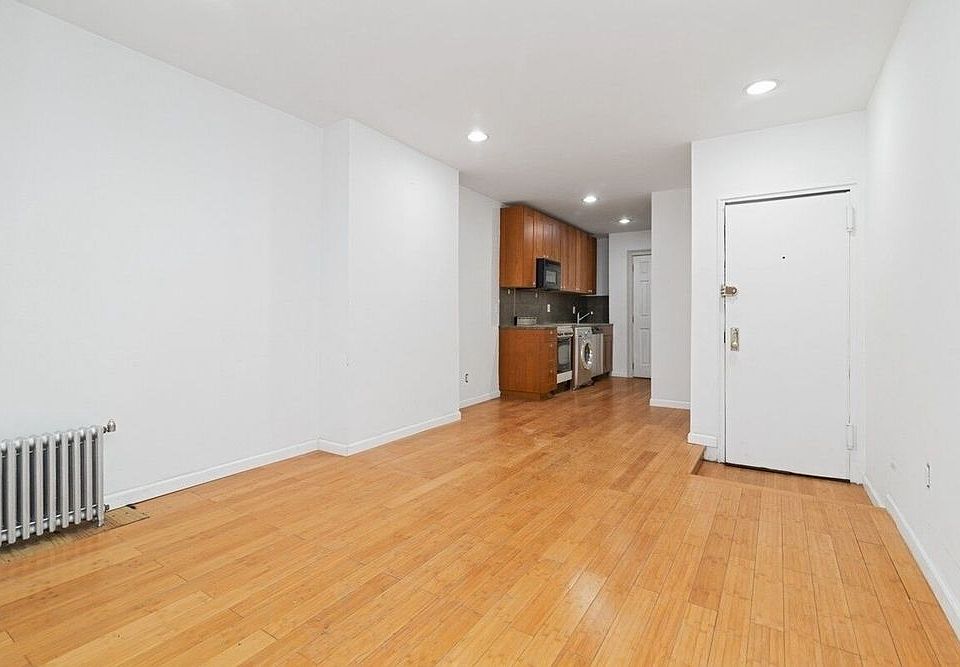 2nd image of 211 W 58th St APT 10