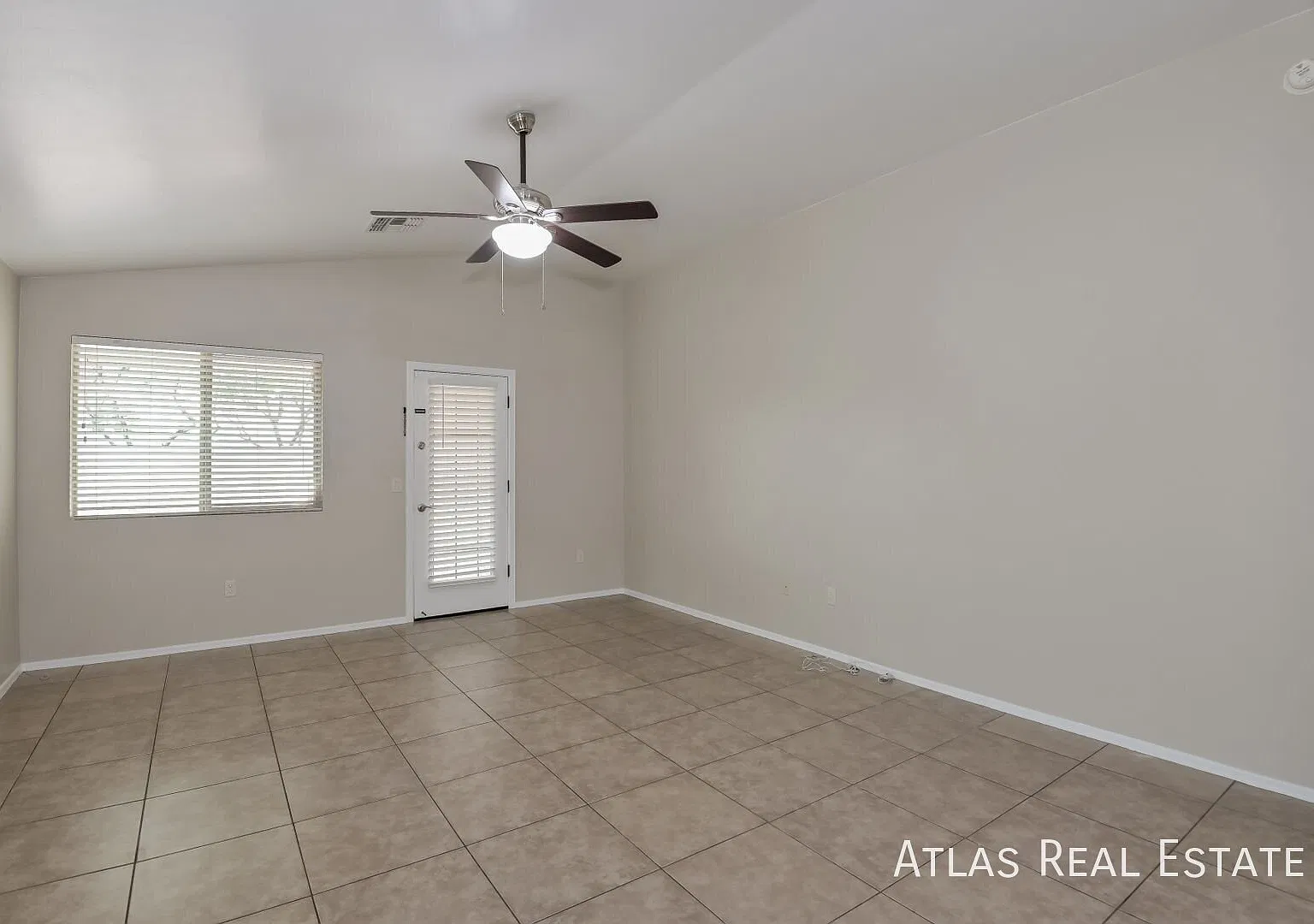 Captivating 4 Bed/2.5 Bath in Southwest Tucson! — Photo 3