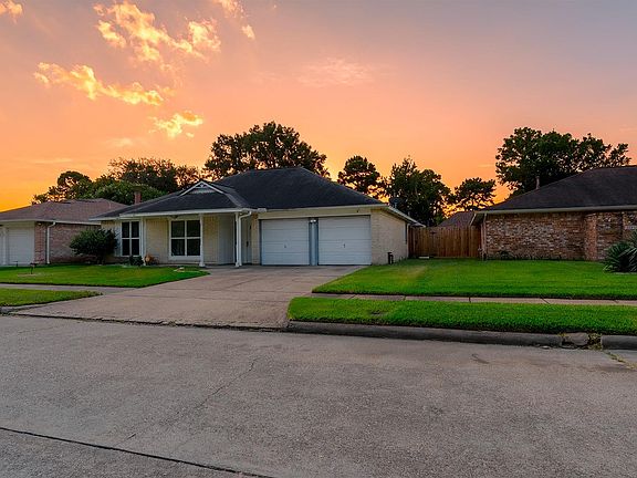3rd image of 20007 Jasperwood Cir
