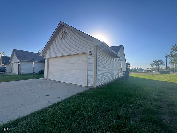 3rd image of 104 Woodberry Dr