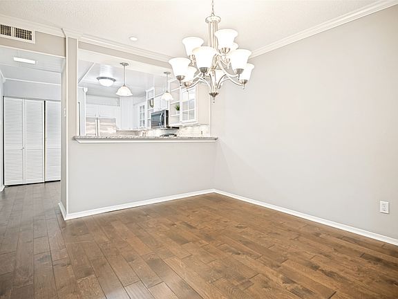 4th image of 2979 Country Place Cir