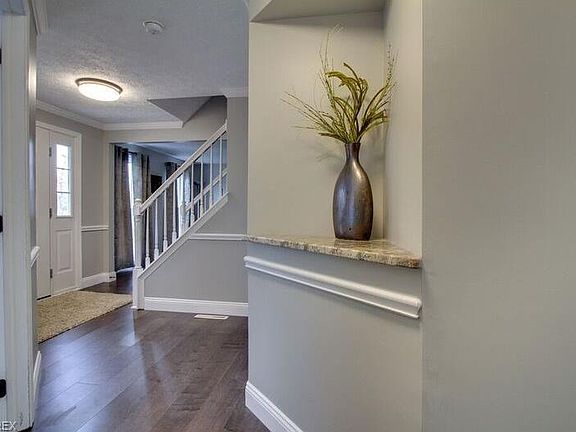4th image of 2085 Parkview Dr