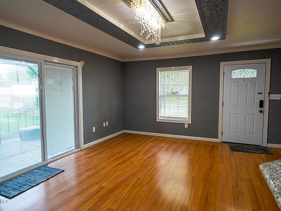 5th image of 3319 Farnsley Rd