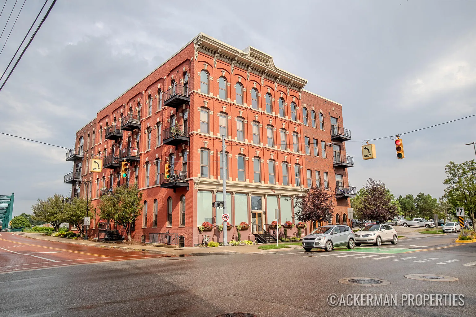 801 Monroe Ave NW APT 401 photo 1