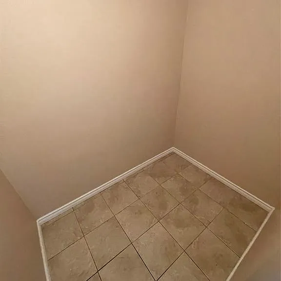 928 Howard Ave #7 — Photo 17