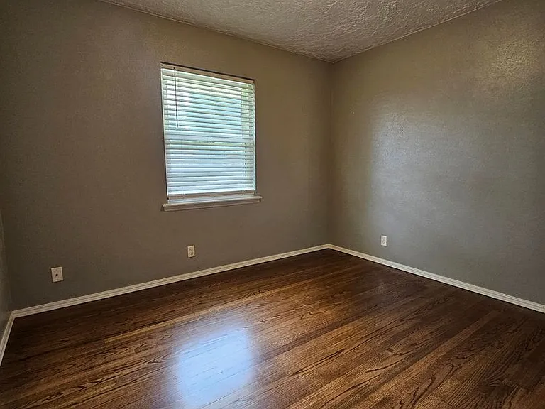 1202 Glenwood St — Photo 15