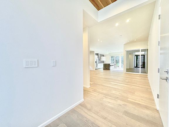 5th image of 12452 Beatrice St