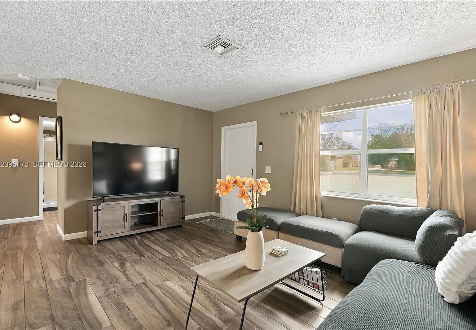 2 bed, 1.5 bath, $1,750 — Photo 3