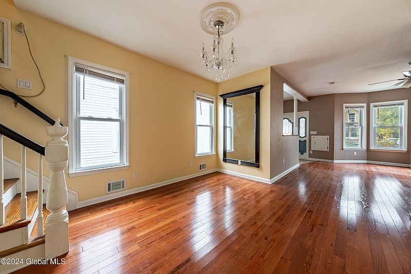 5th image of 2 Winston Place