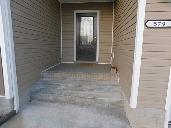 5th image of 579 Tracy Ln
