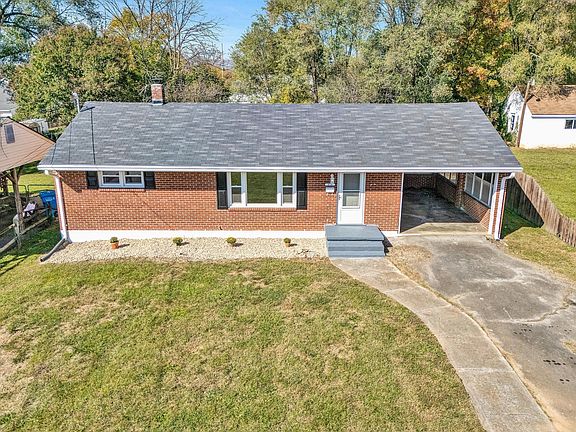 2nd image of 414 Courtney Ave NE
