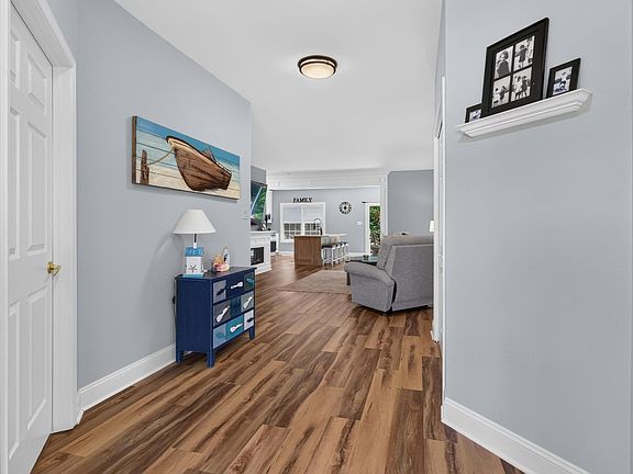 3rd image of 26 Wynndemere Court Cpe