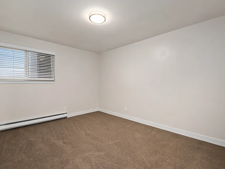 Aloha House Apartments — Photo 25