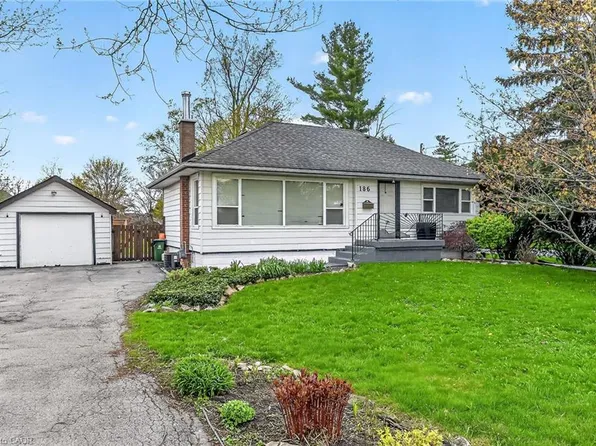 186 Seneca Ave, Hamilton, ON L9B 1M2