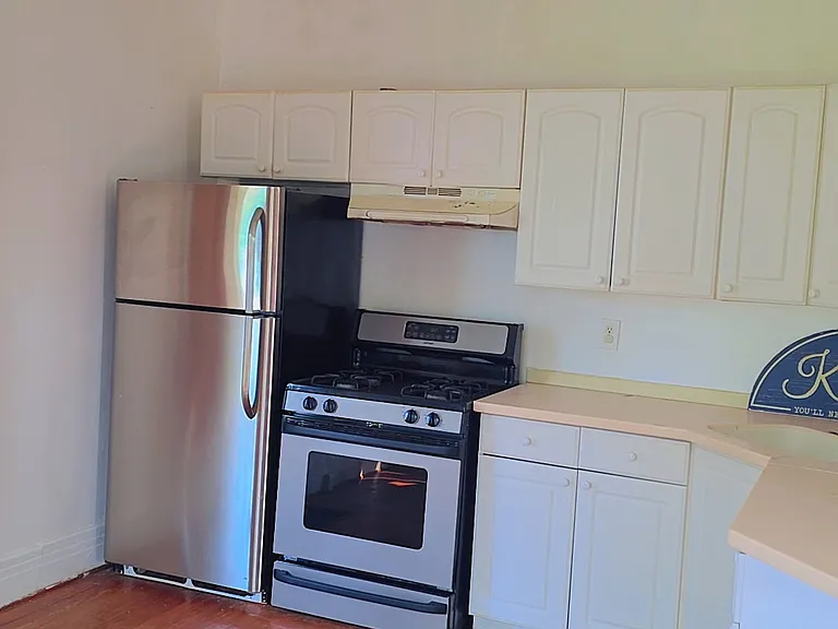 414 Douglas St — Photo 8