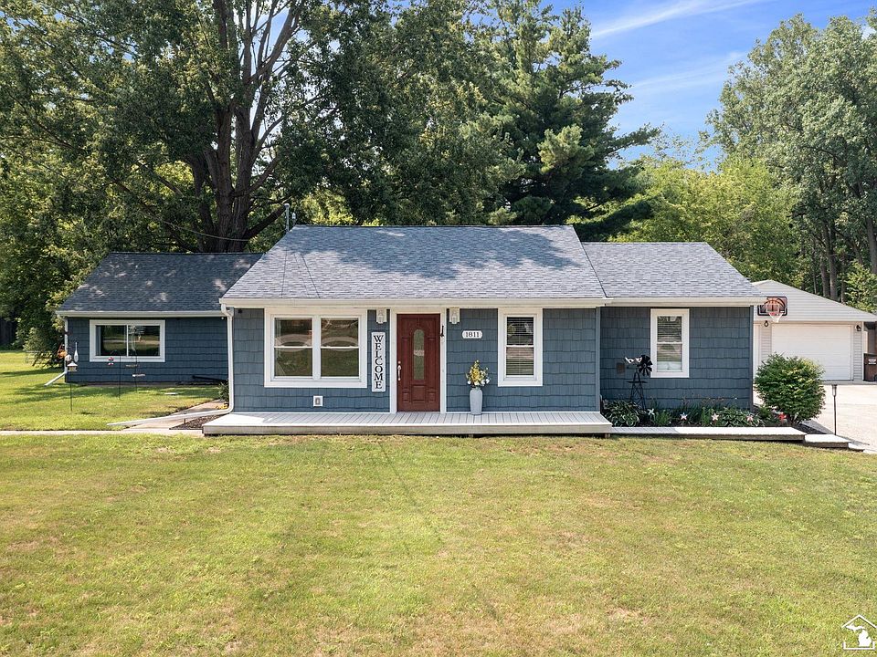 1st image of 1811 Center Dr