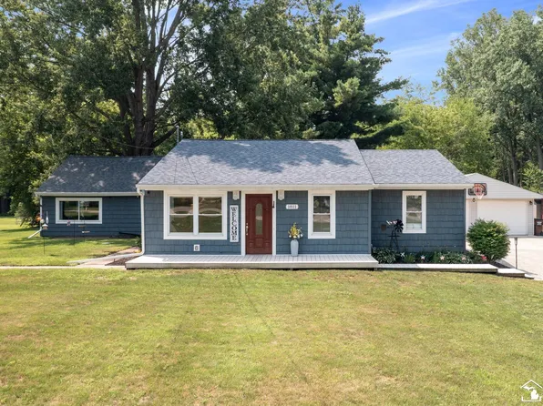 1811 Center Dr, Temperance, MI 48182