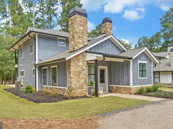 71 Woodlake Ct, Hartwell, GA 30643