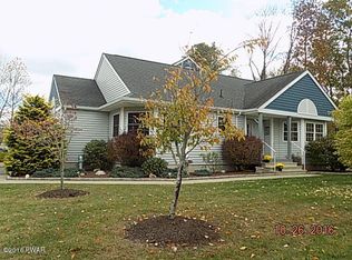 4098 Milford Landing Dr, Milford, PA 18337