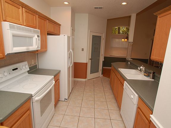 2nd image of 698 Seabrook 204 Ct