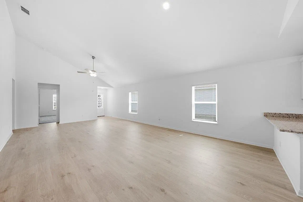 4 bed, 2.0 bath, 1799 sqft, $2,555 — Photo 3