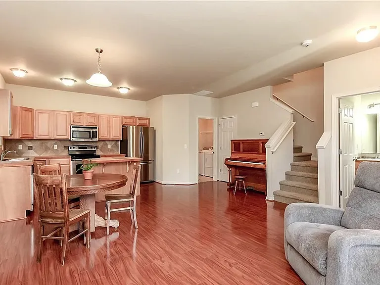 1626 Craig Rd SE — Photo 4