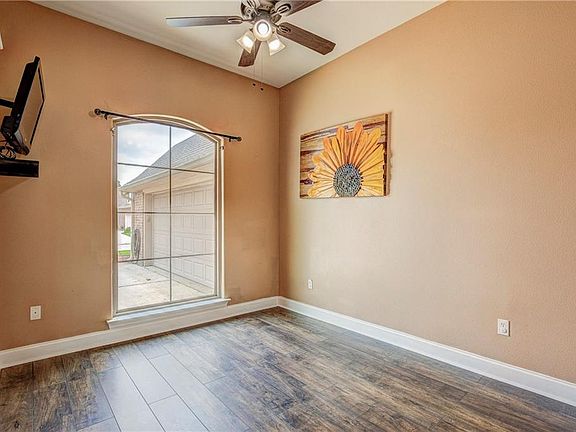 5th image of 318 Madewood Dr
