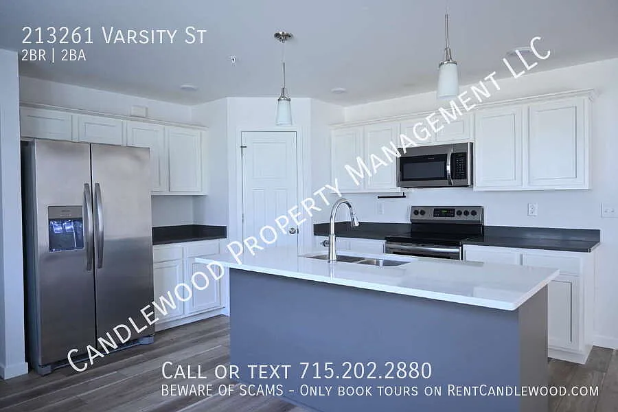 Lower Two-Bedroom Two-Bathroom Apartment w/ Garage Available November 1st! — Photo 3
