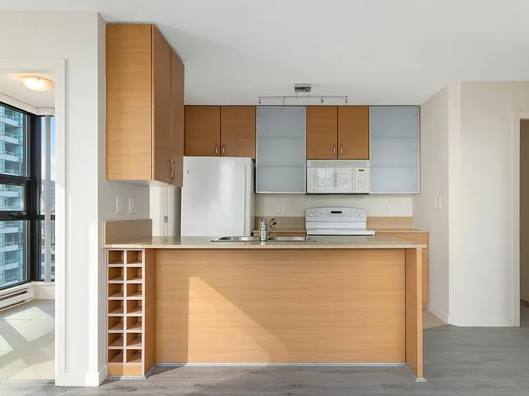 909 Mainland St #1409 — Photo 2