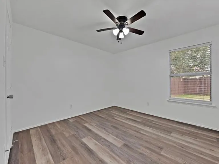 1002 Manassas Dr — Photo 30