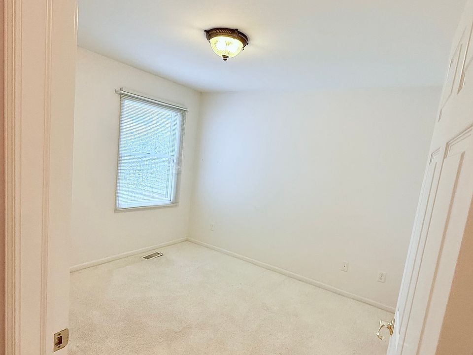 1st image of 159 Creekwood Cir