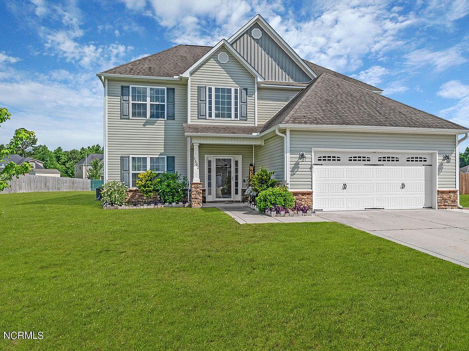 1st image of 3002 Oakwood Drive