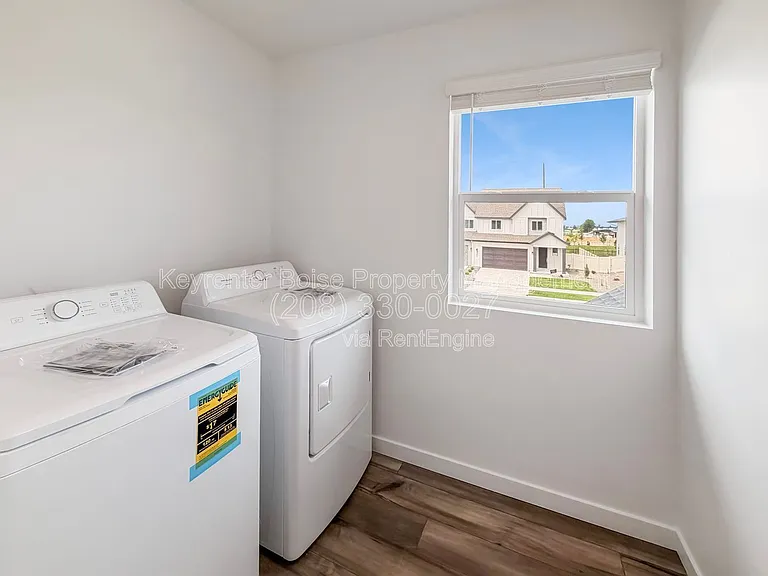 1760 N Big Star Ave — Photo 9