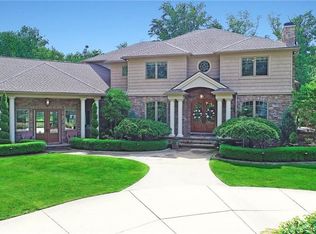 9745 Fireside Dr, Chagrin Falls, OH 44023