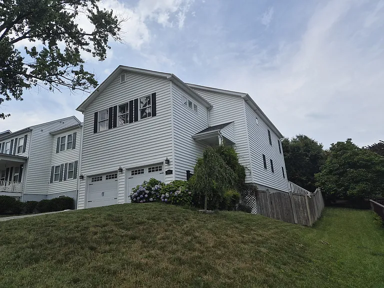 708 Genessee St — Photo 4