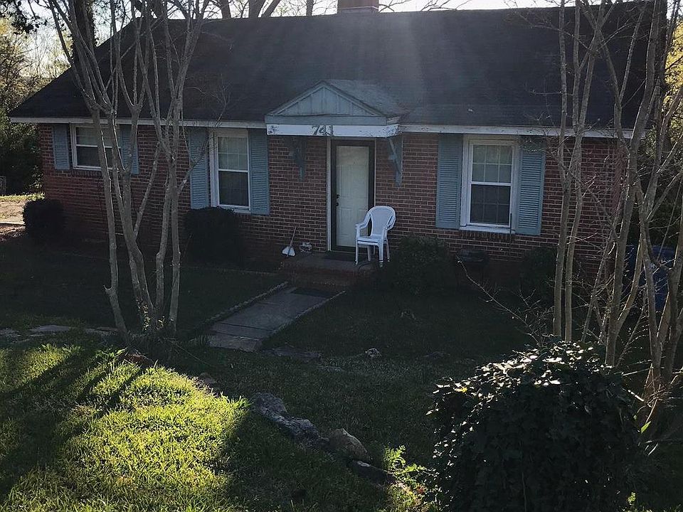 2nd image of 741 Matheson Rd