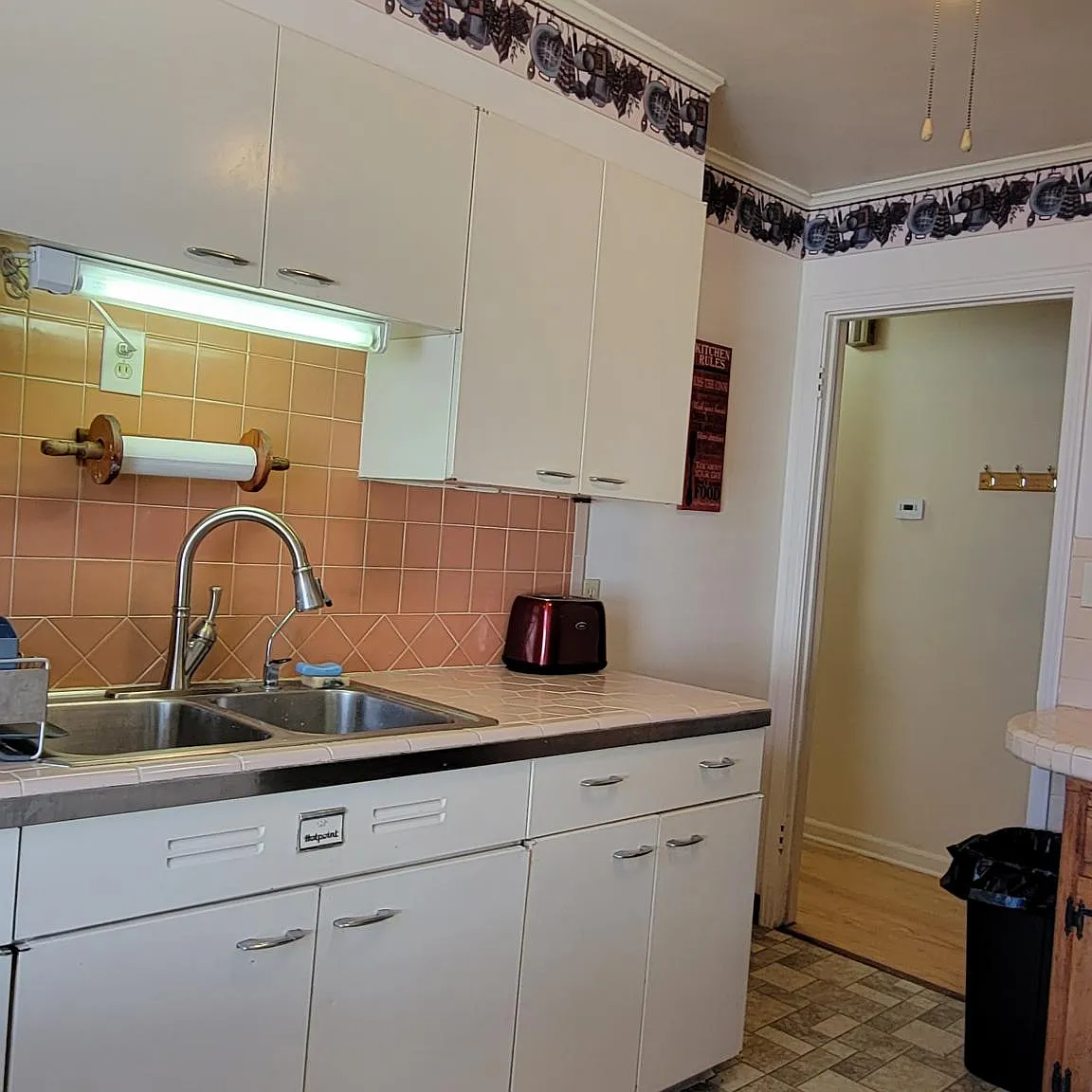3 bed, 1300 sqft, $1,100 — Photo 4