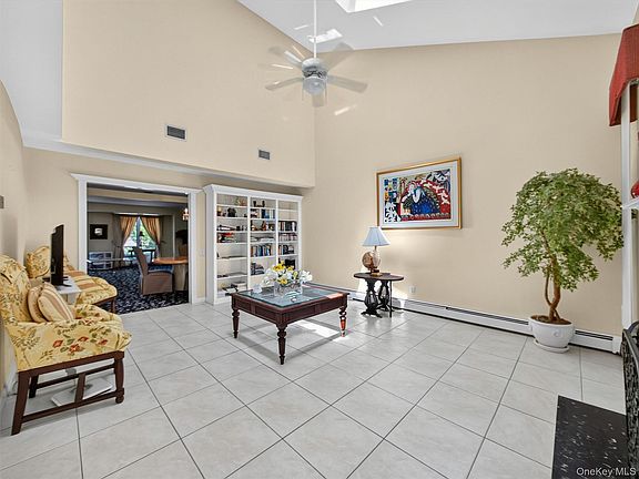 3rd image of 20 Fox Court