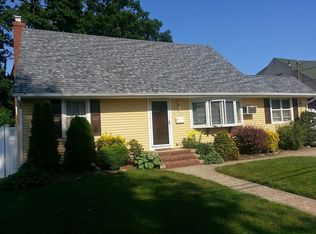1753 Queen St, Bellmore, NY